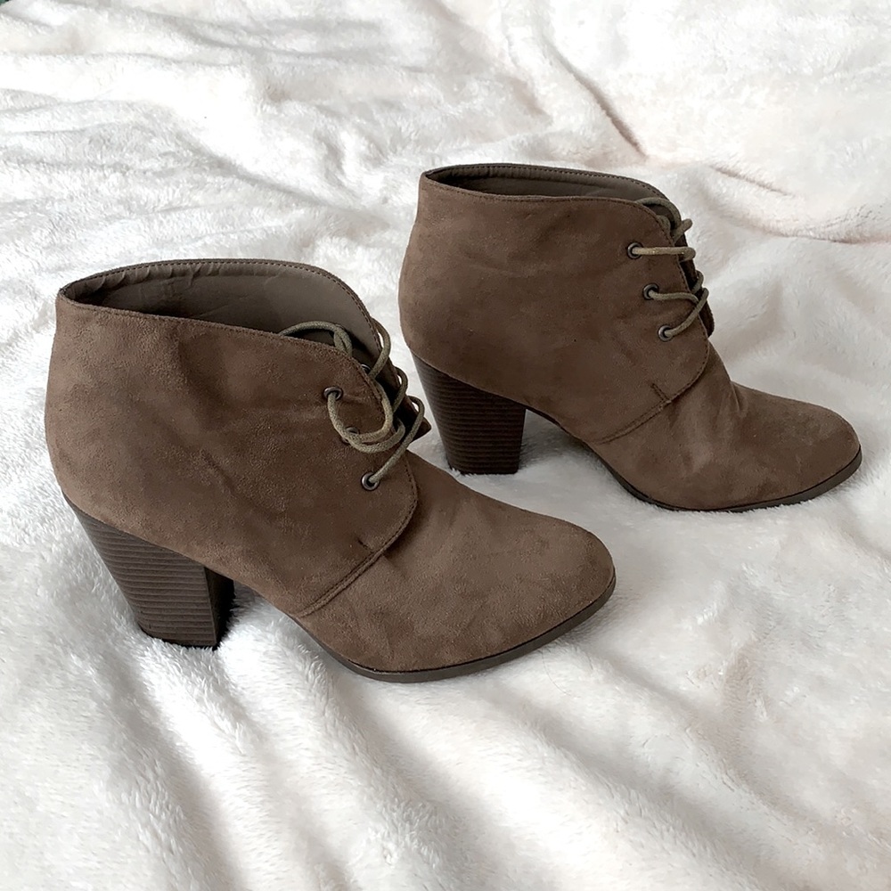 TOP Moda tan lace up booties